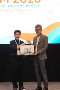 มอบของที่ระลึกแก่วิทยากรบนเวทีงาน CICM 2026