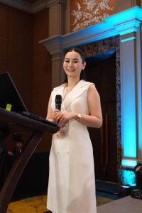พิธีกรบนเวที Highlight Session งาน CICM 2026
